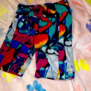 Cute little shortColors are silver, gray, pink, purple, blue, green, orange red.